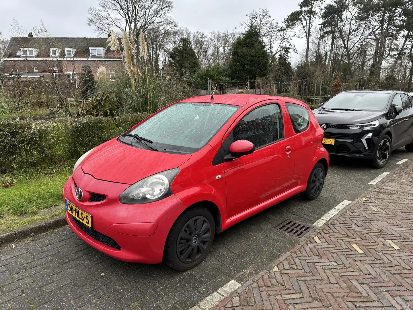 Toyota Aygo 1.0-12V + Rood - 1