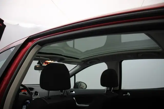 Peugeot 308 view 5