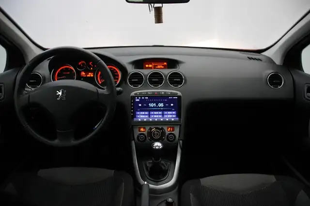 Peugeot 308 view 2