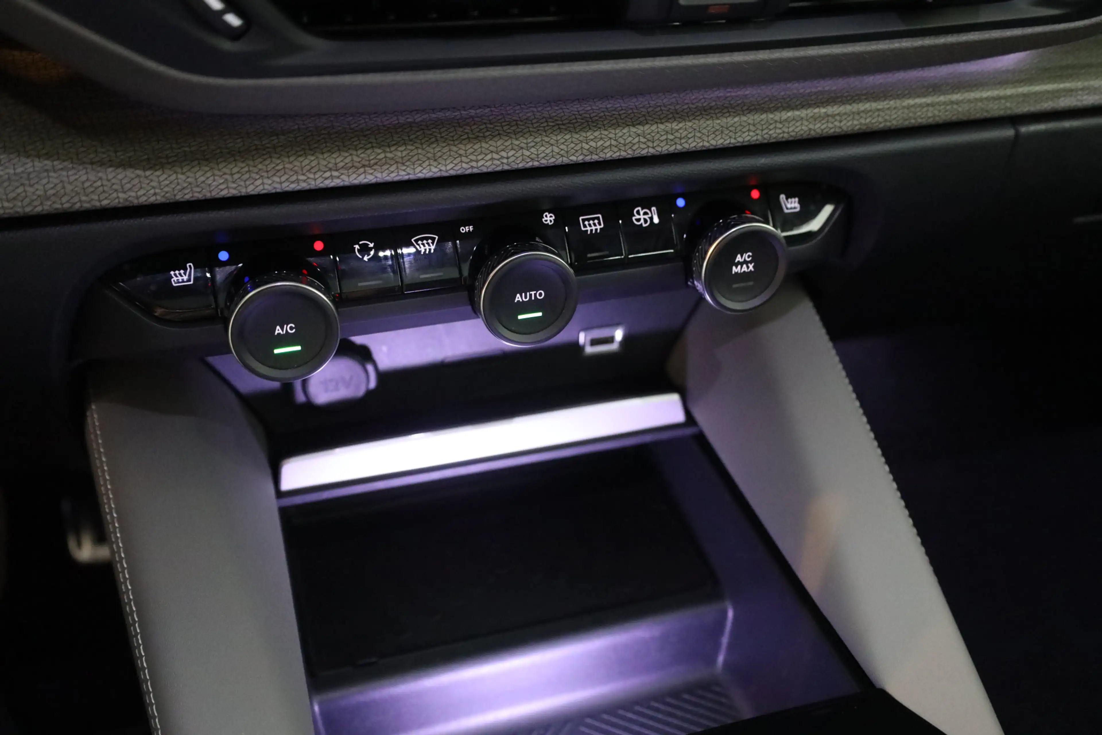 Citroen C5 X Plug-in Hybrid 225 Shine Android Auto | Apple Carp — photo 30