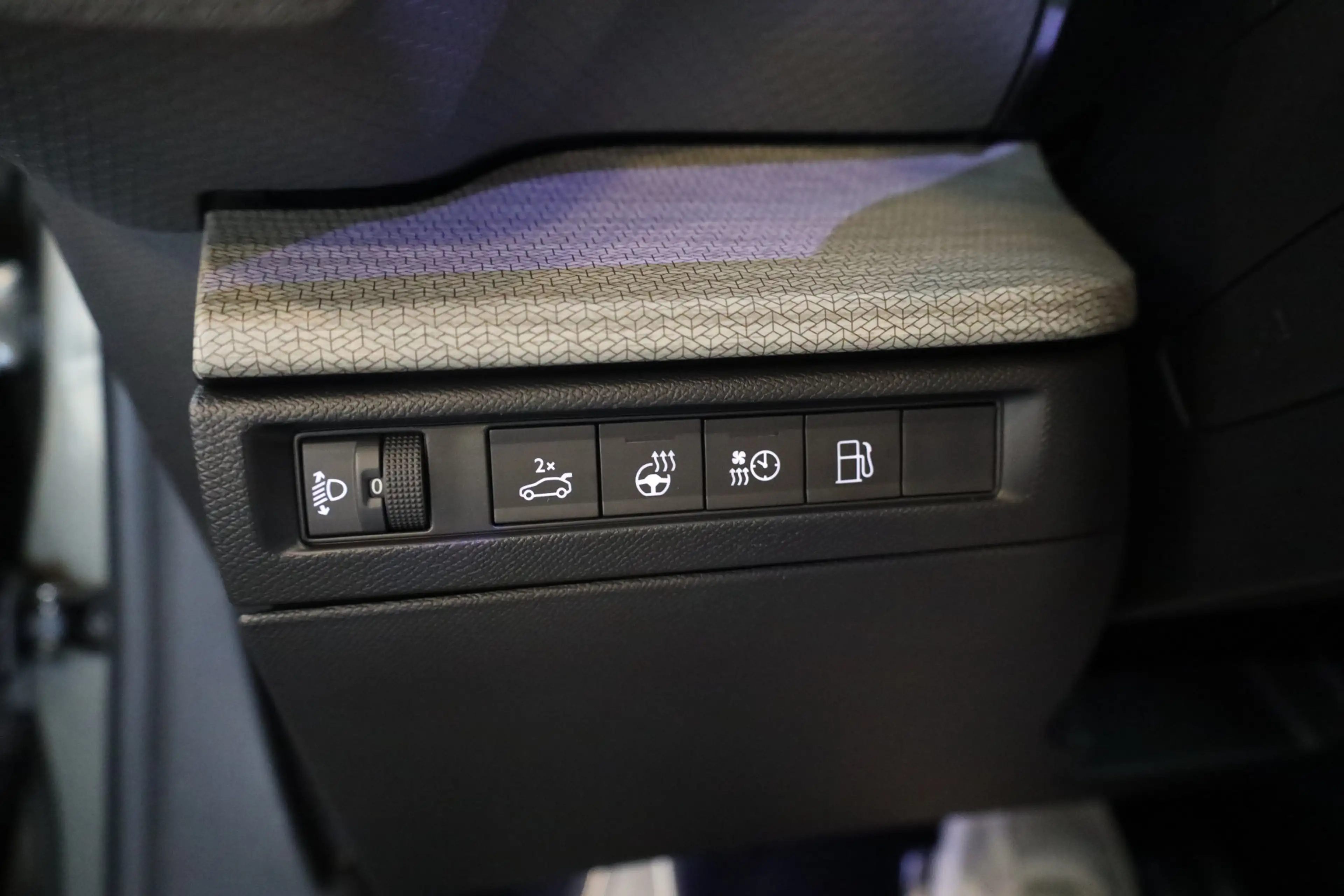 Citroen C5 X Plug-in Hybrid 225 Shine Android Auto | Apple Carp — photo 19