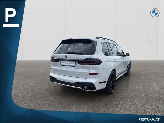BMW X7 view 4