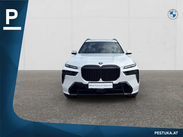 BMW X7 view 2