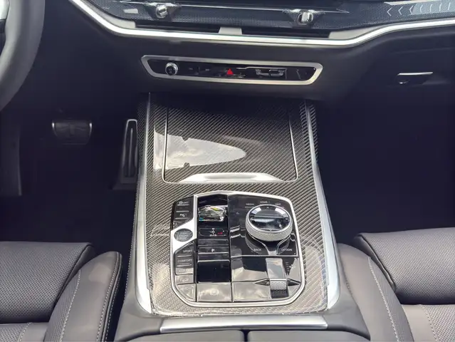 BMW X7 view 14