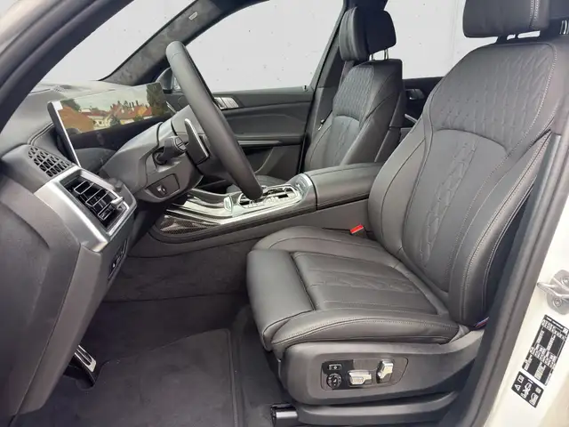 BMW X7 view 7