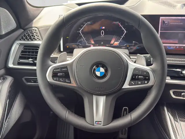 BMW X7 view 11