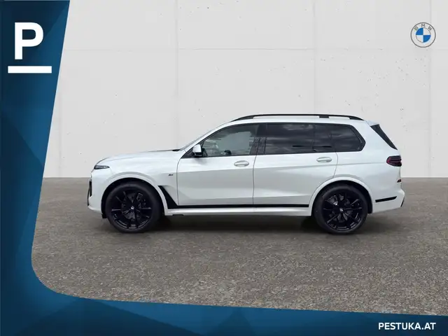 BMW X7 view 5