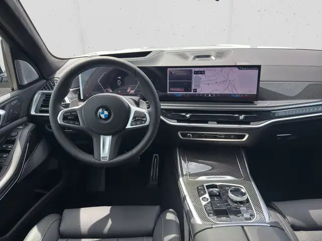BMW X7 view 12