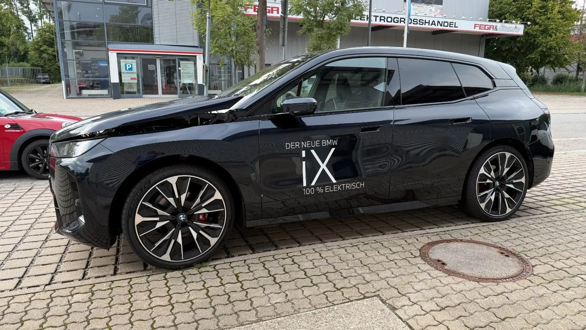 BMW iX 60 xDrive M Sportpaket Pro/Sky Lounge/B&W Zwart - 2