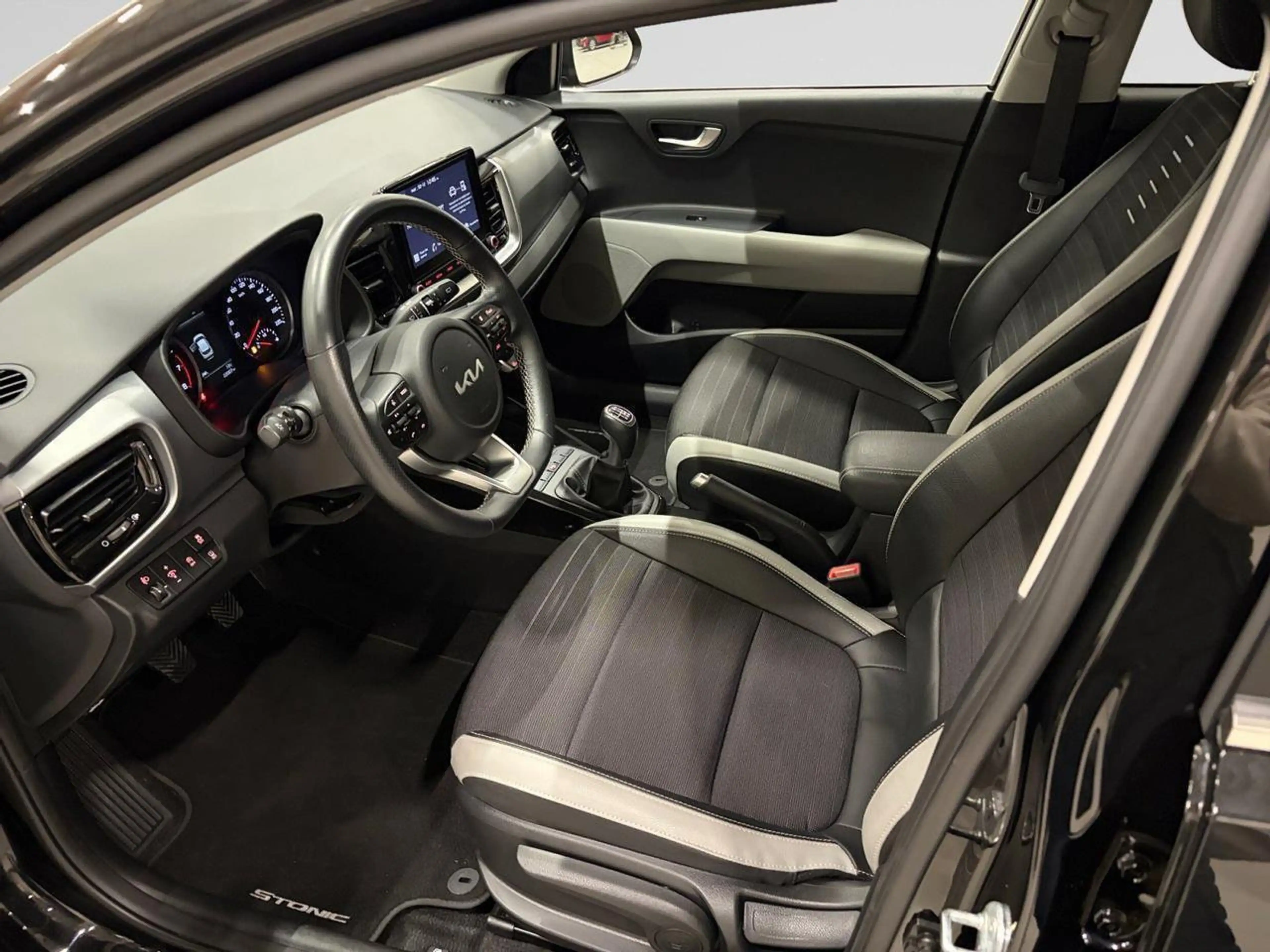 Kia Stonic INSPIRE 1.0T ISG 100CV*DEMO*MI CUIR*CLIMATISATION* — photo 5