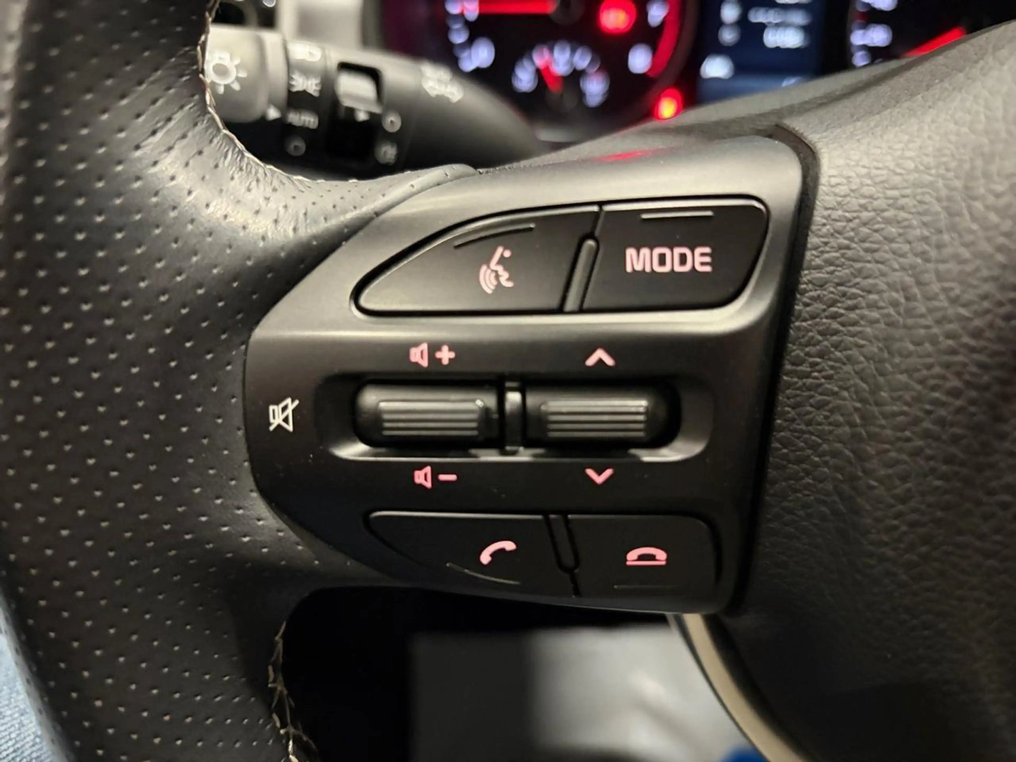 Kia Stonic INSPIRE 1.0T ISG 100CV*DEMO*MI CUIR*CLIMATISATION* — photo 10