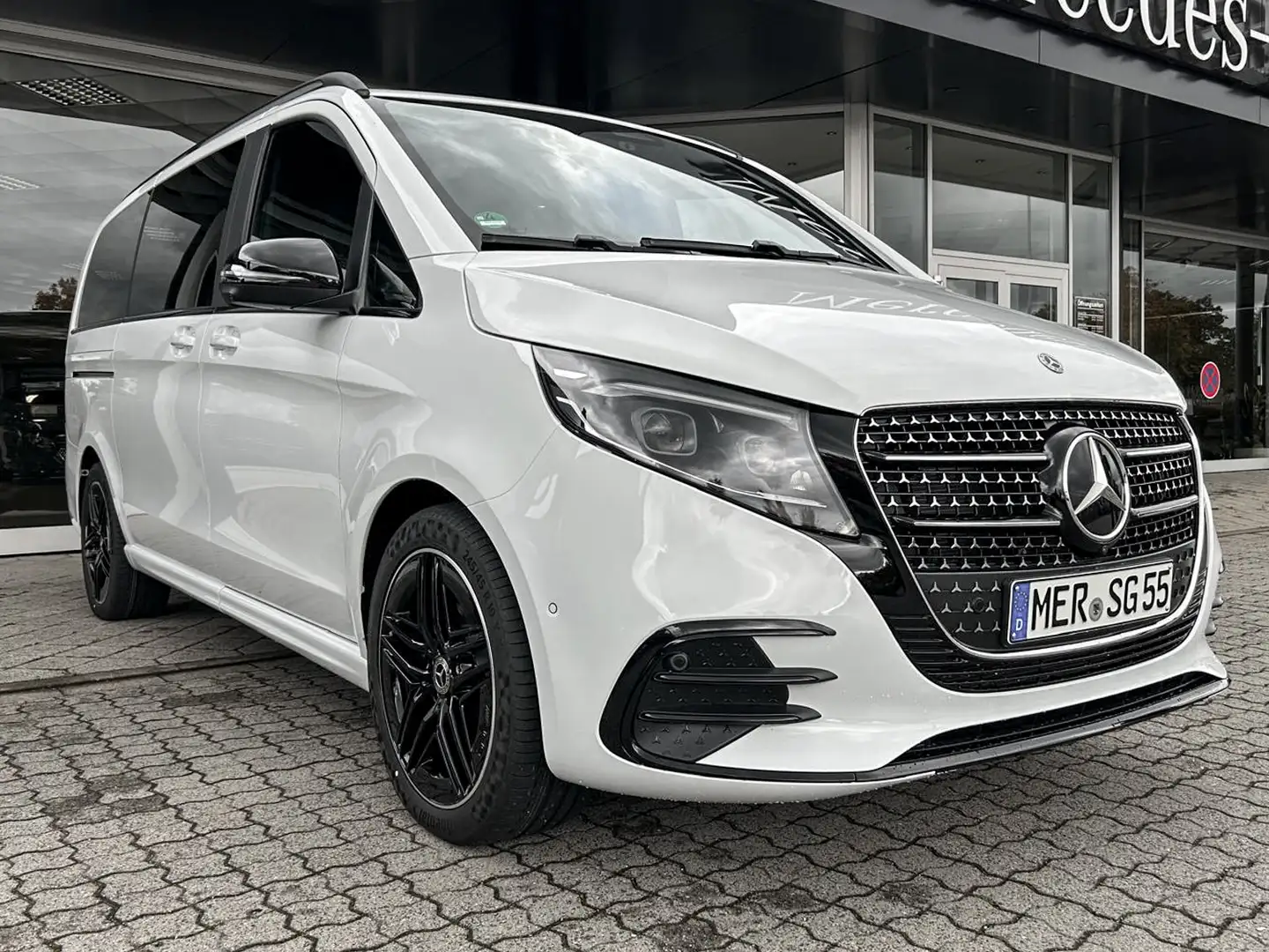 Mercedes-Benz V 300 d AVANTGARDE lang AMG MBUX+360°+AHK+Night Wit - 2