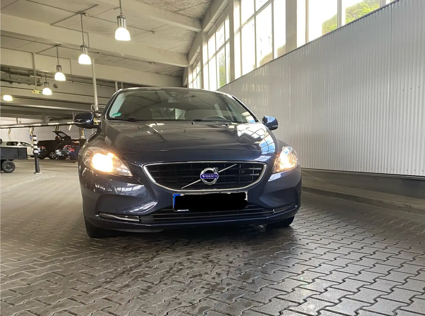 Volvo V40 Momentum Blau - 2
