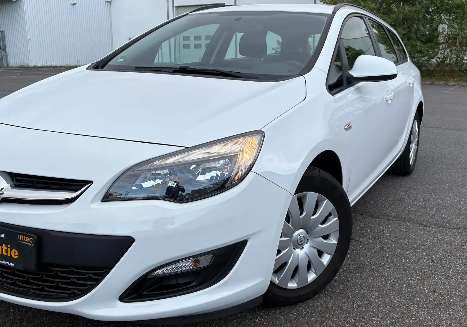 Opel Astra J Sports Tourer Edition/1.HAND/SCHECKHEFT Weiß - 2