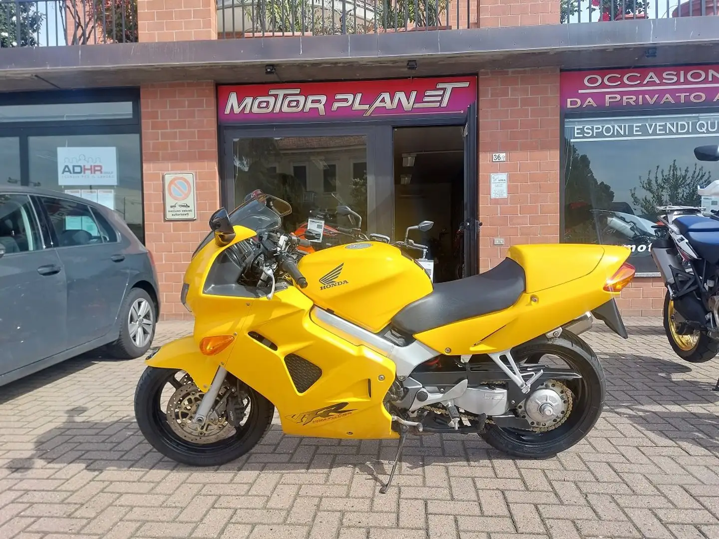 Honda VFR 800 Amarillo - 1