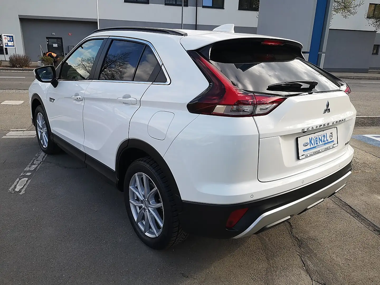 Mitsubishi Eclipse Cross 2,4 PHEV 4WD Intense+ CVT Aut. Weiß - 2