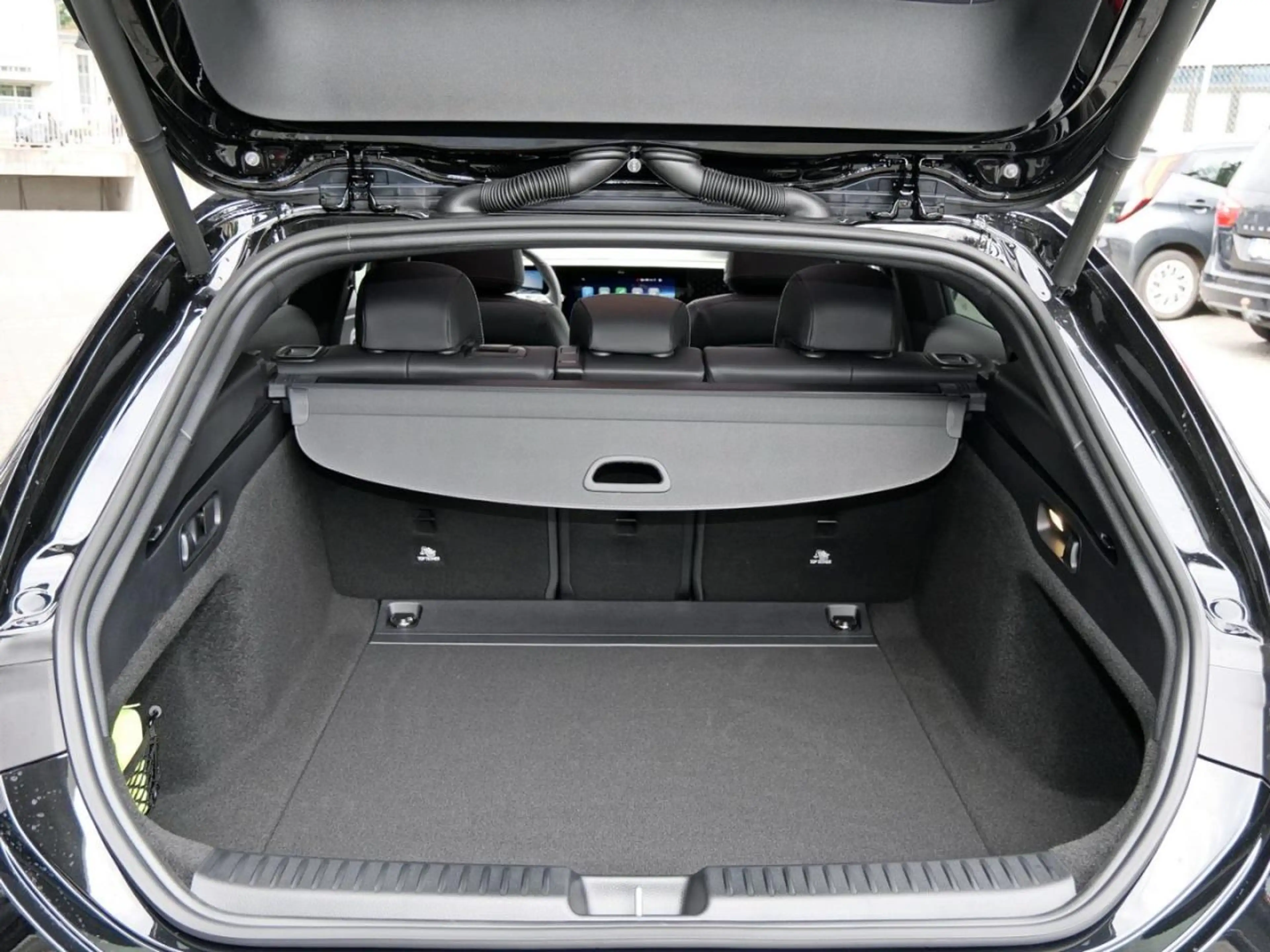 Mercedes-Benz CLA 180 Progressive Panorama — photo 6