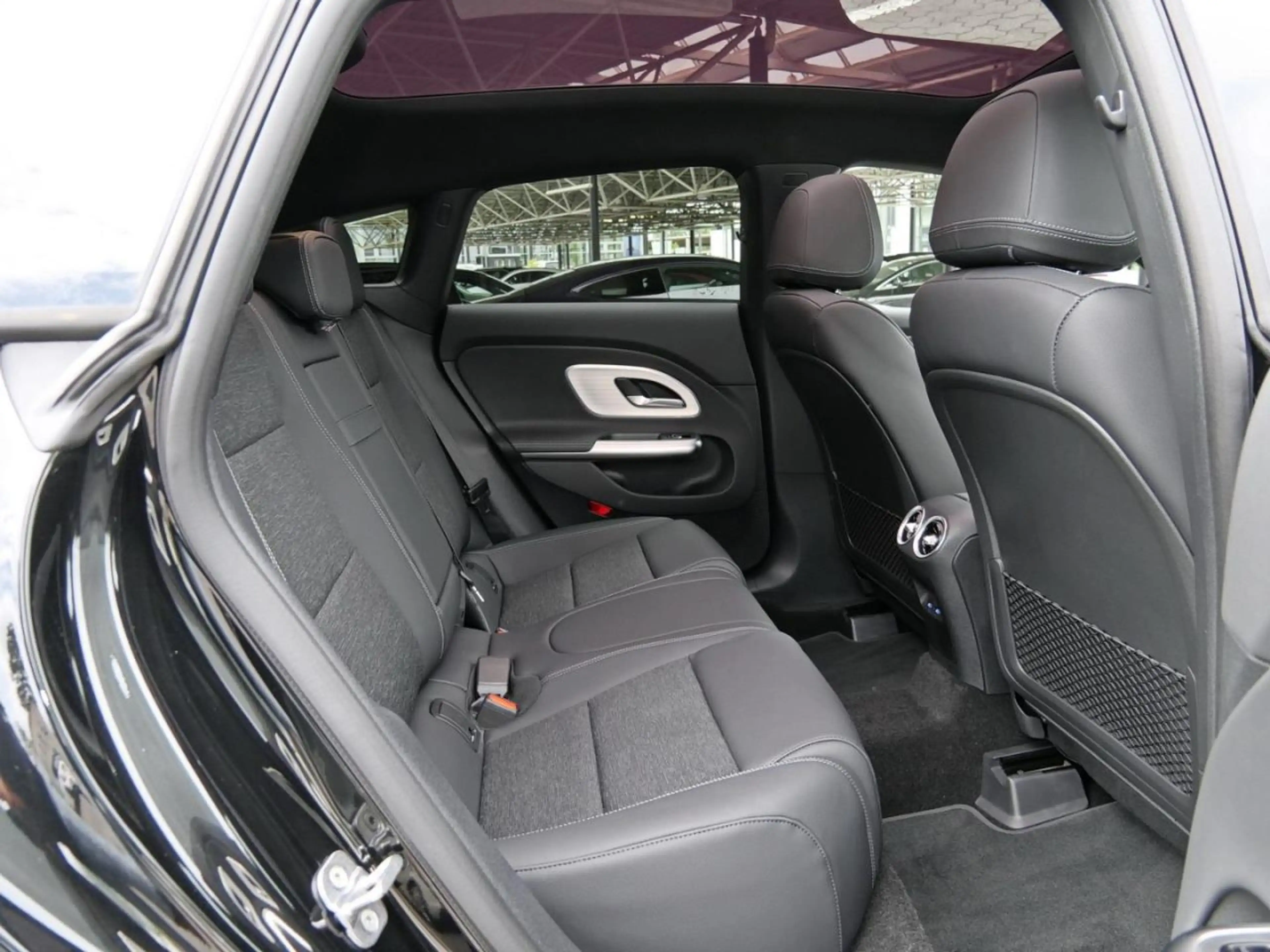 Mercedes-Benz CLA 180 Progressive Panorama — photo 11