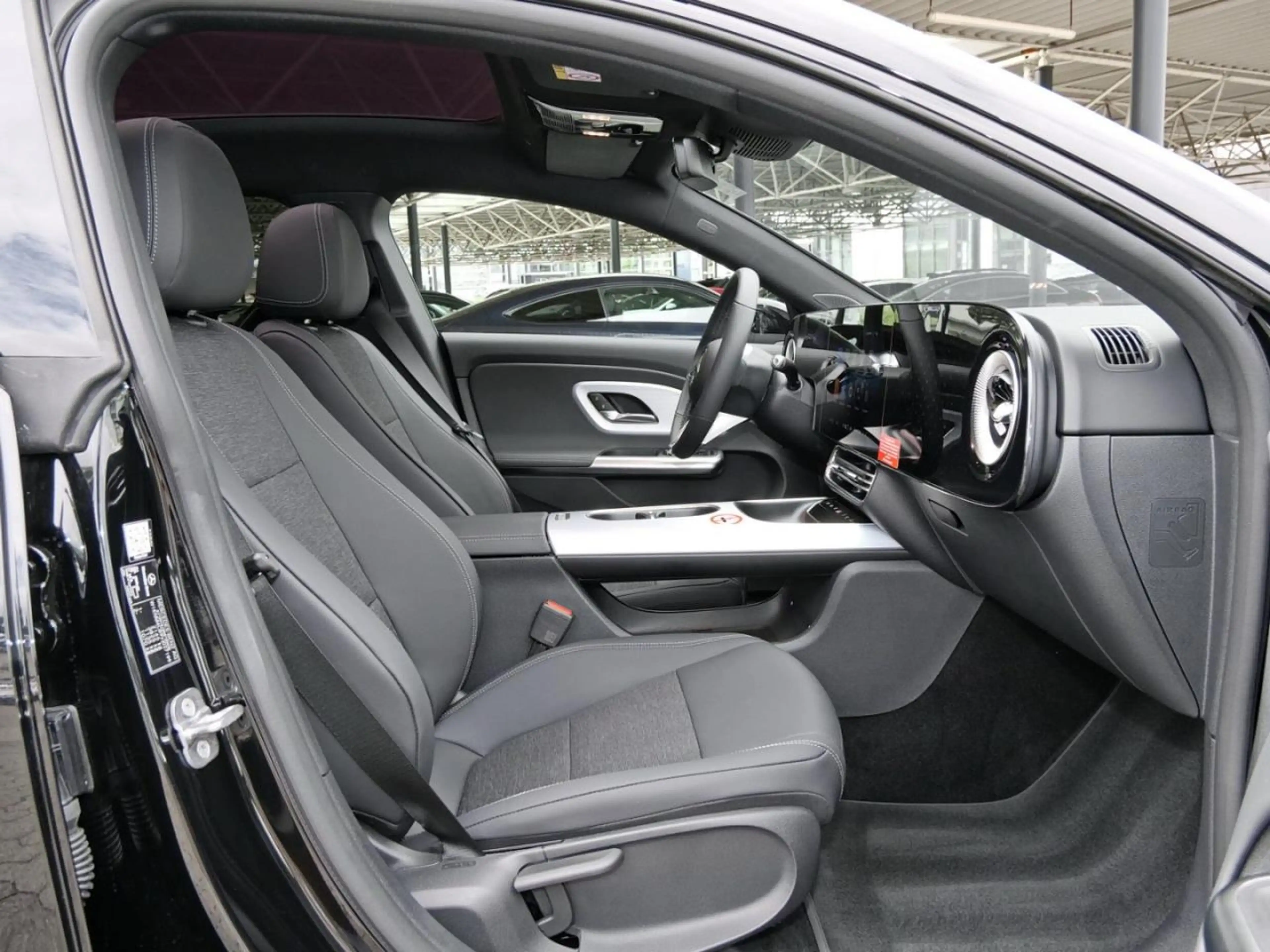 Mercedes-Benz CLA 180 Progressive Panorama — photo 7
