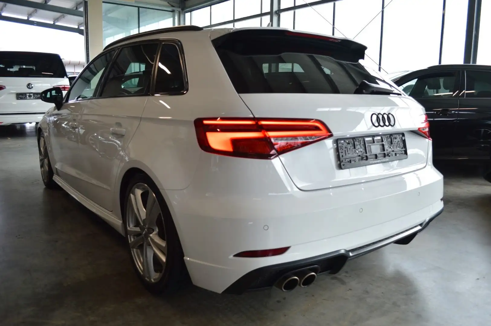 Audi A3 35 TFSI Sportback S line LED|VIRT|NAV|B&O|APP Weiß - 2