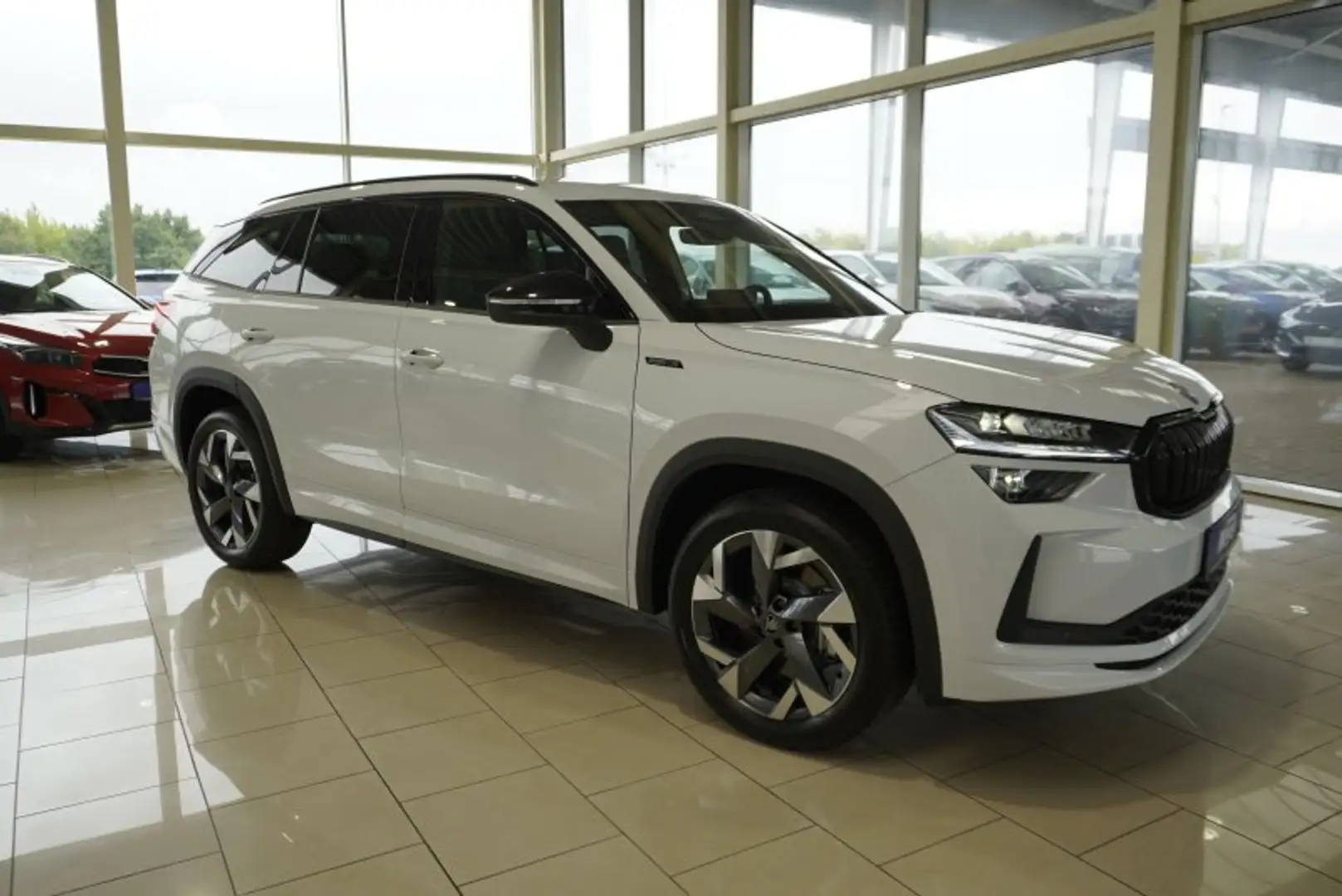 Skoda Kodiaq Sportline 1,5TSI DSG aAHK/Matrix/Navi/ACC/el.Klapp Bílá - 1