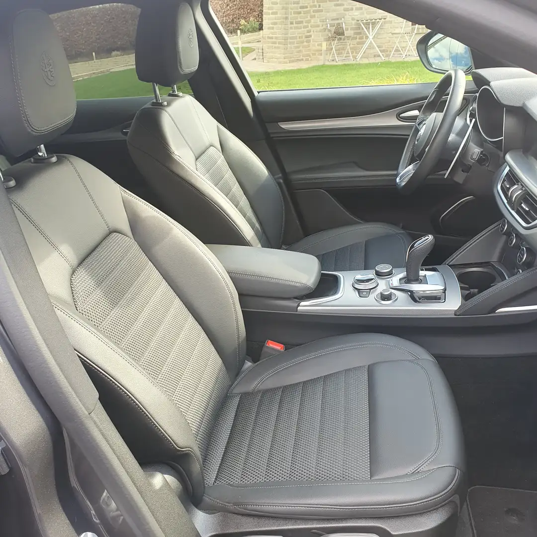 Alfa Romeo Stelvio Stelvio 2.0 Turbo 16V AT8-Q4 Super Grijs - 1
