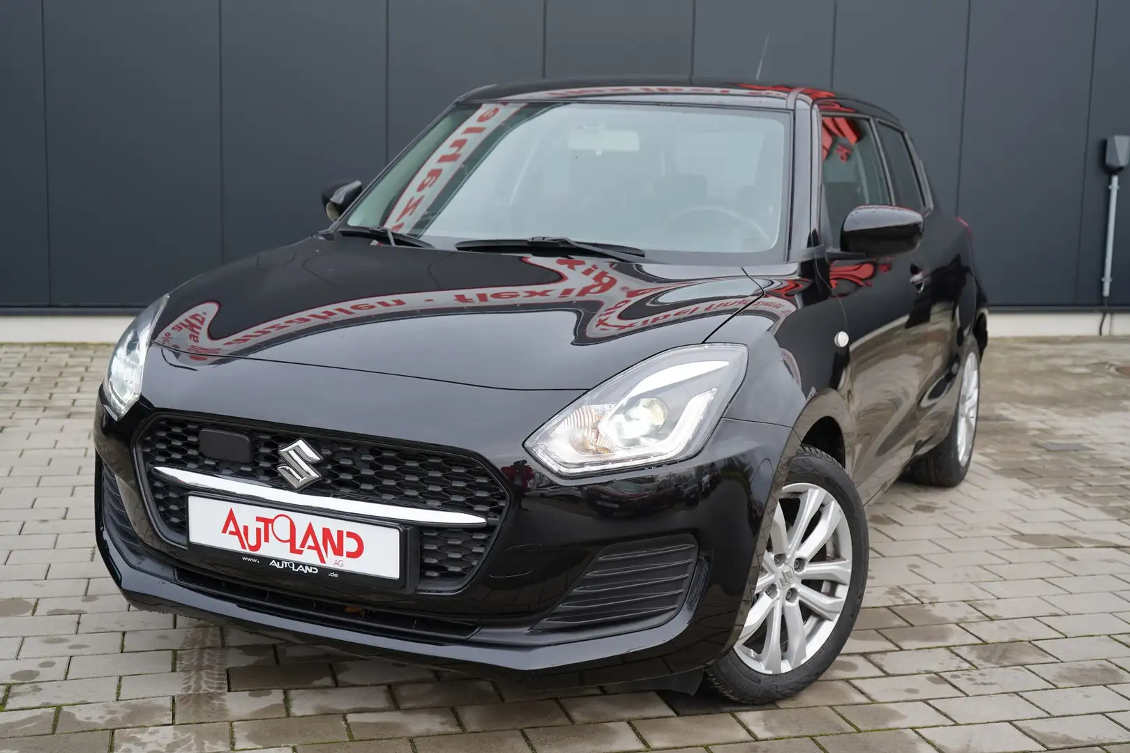 Suzuki Swift 1.2 M-Hybrid Club Tempomat ACC Klima USB Schwarz - 2