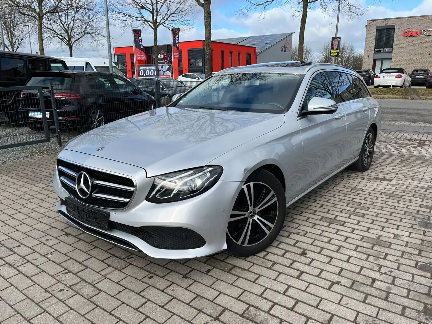 Mercedes-Benz E 200 d Avantgarde Leder Kamera eSD LED Distronic Silber - 1