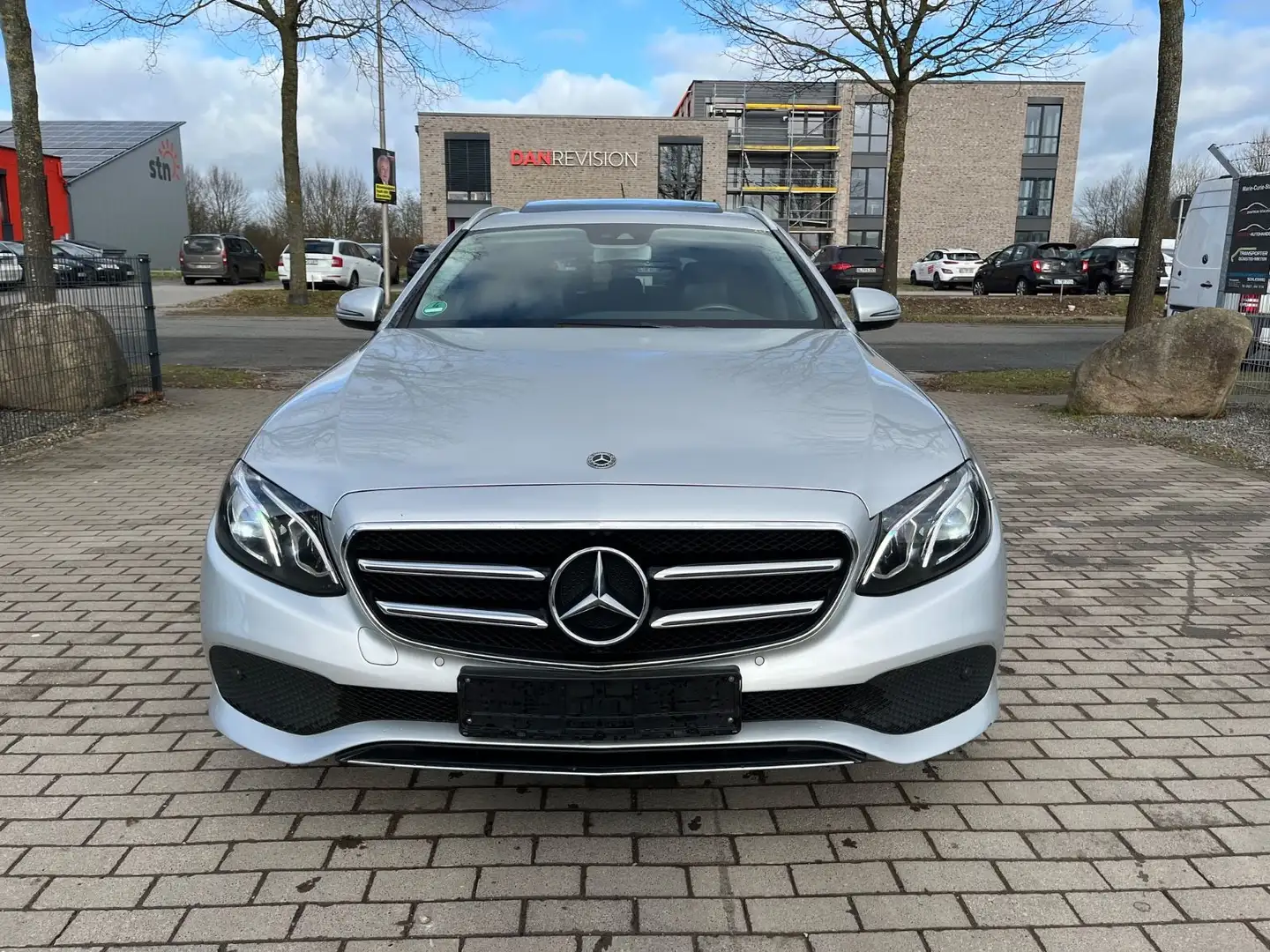 Mercedes-Benz E 200 d Avantgarde Leder Kamera eSD LED Distronic Silber - 2