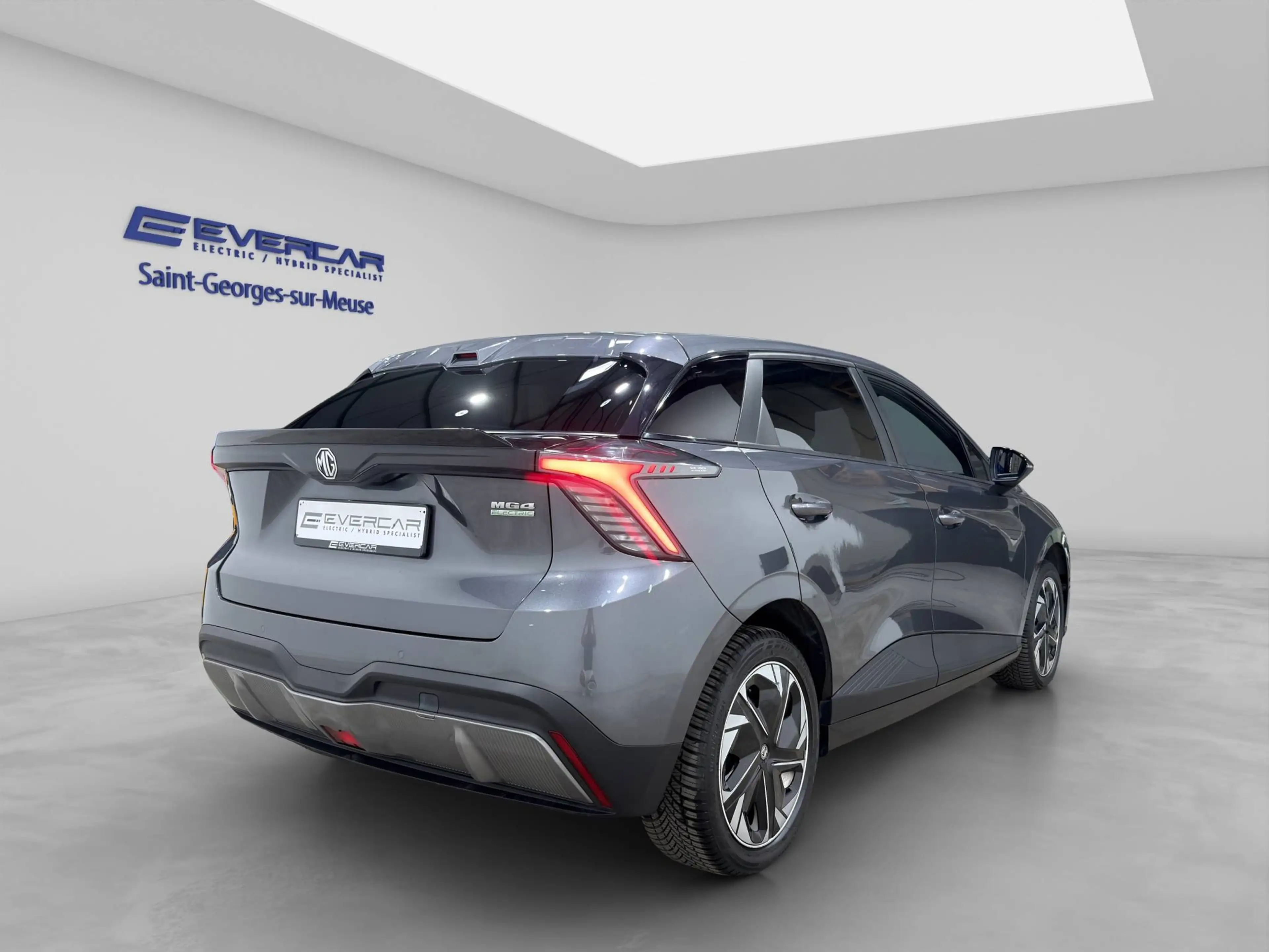 MG MG4 64 kWh COMFORT ***HEATED SEATS & WHEEL DRIVE*** — photo 4