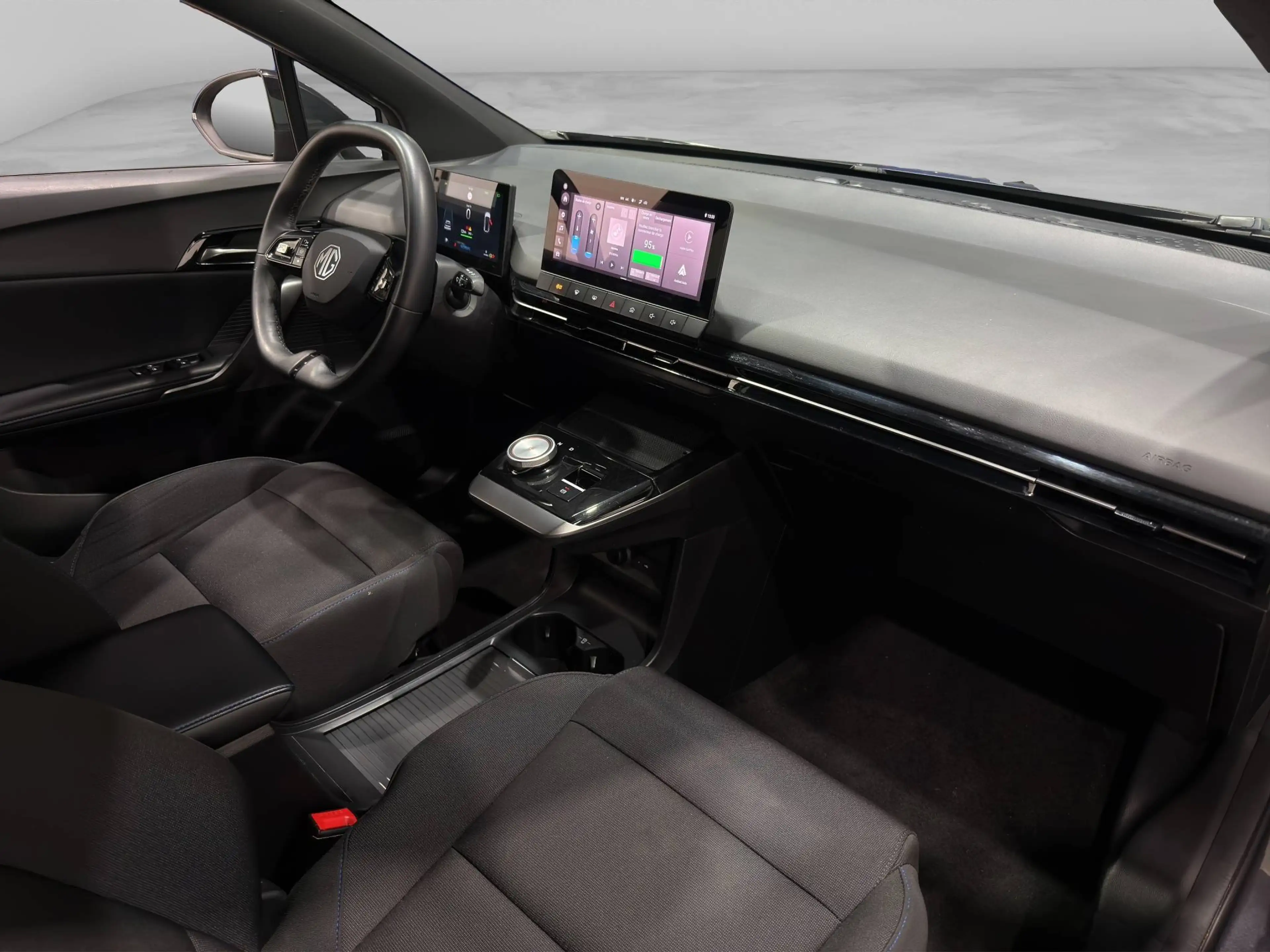 MG MG4 64 kWh COMFORT ***HEATED SEATS & WHEEL DRIVE*** — photo 9