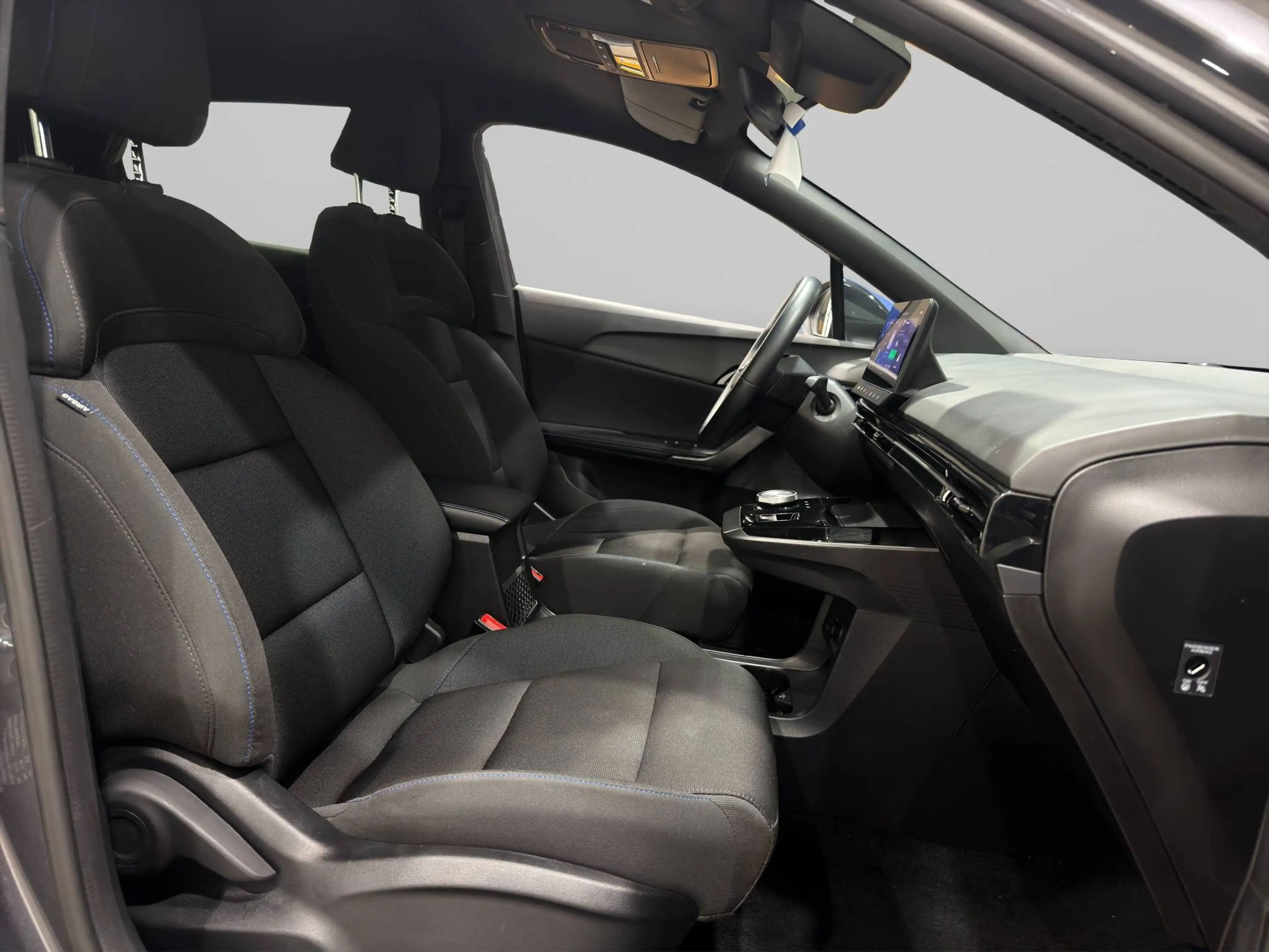 MG MG4 64 kWh COMFORT ***HEATED SEATS & WHEEL DRIVE*** — photo 11