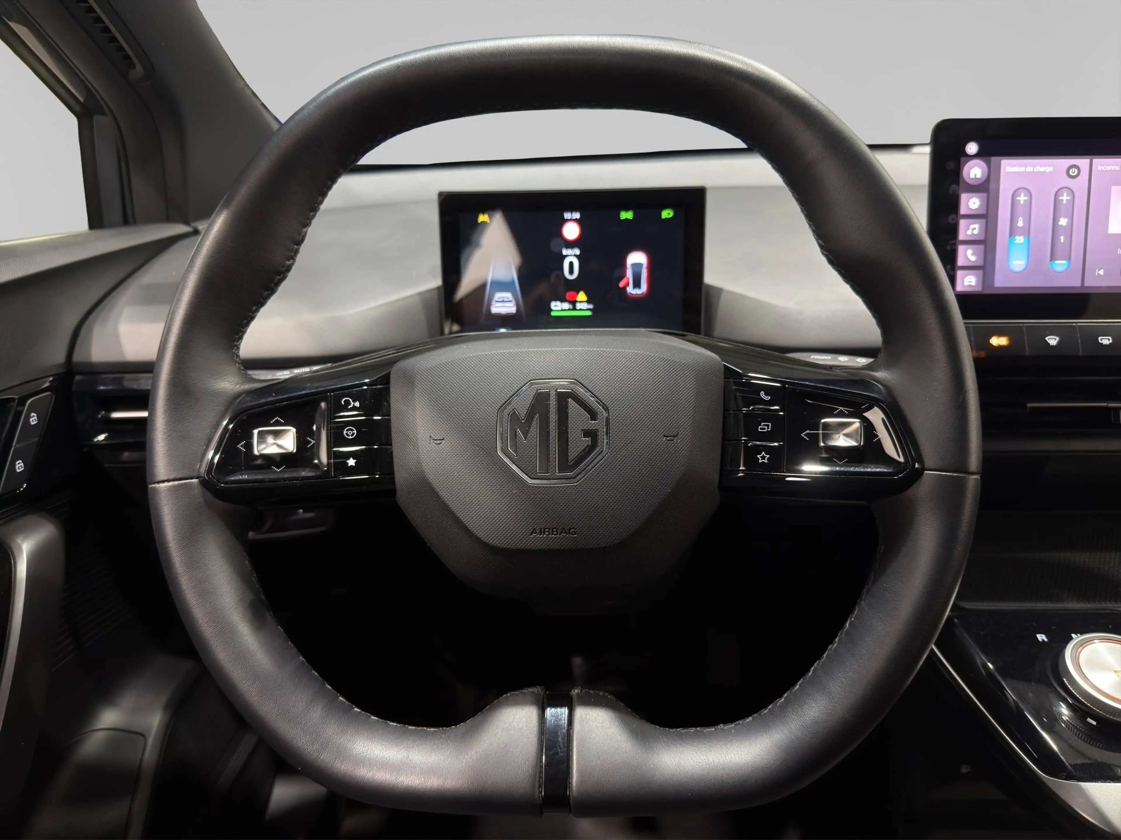 MG MG4 64 kWh COMFORT ***HEATED SEATS & WHEEL DRIVE*** — photo 13