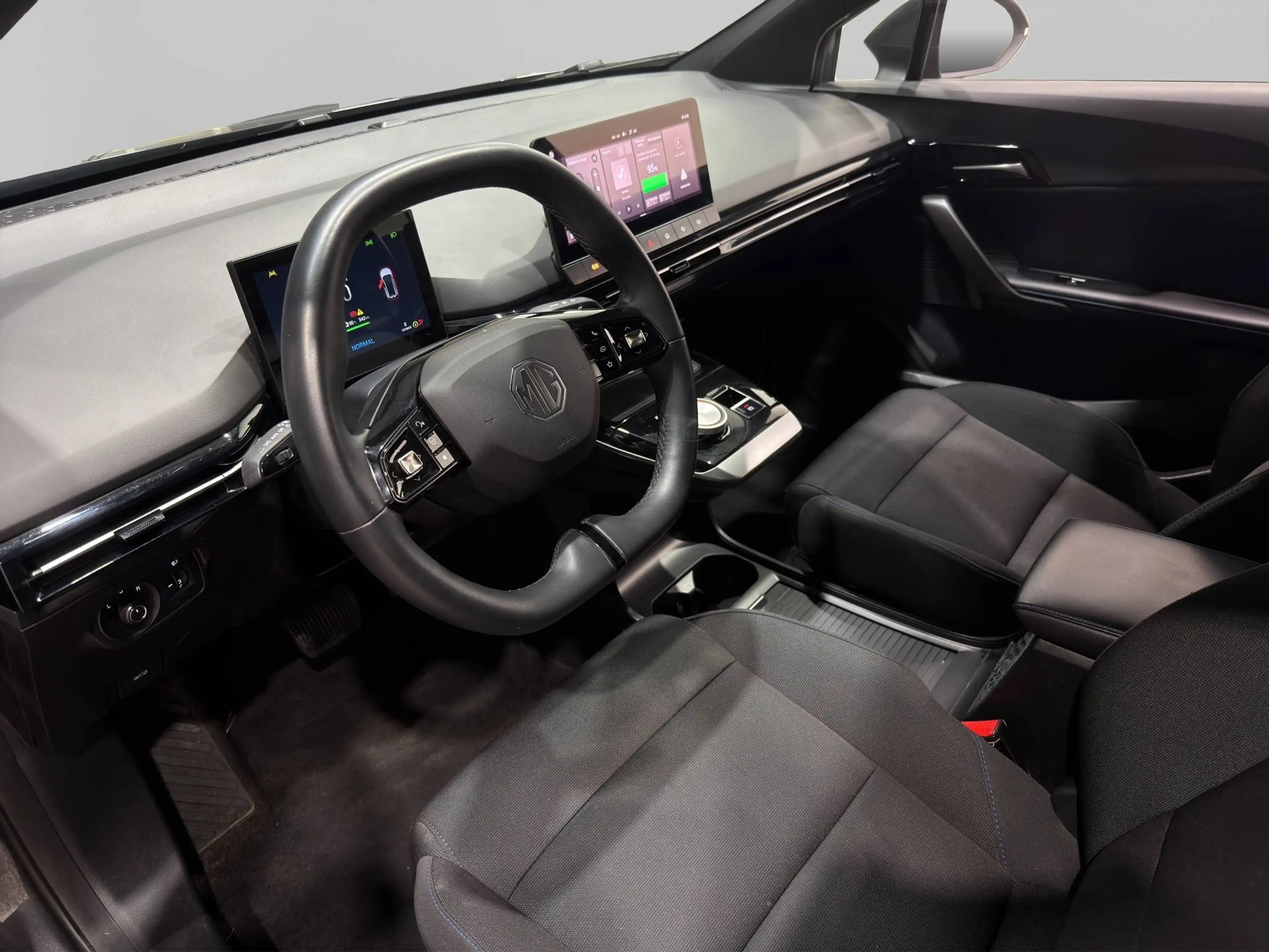 MG MG4 64 kWh COMFORT ***HEATED SEATS & WHEEL DRIVE*** — photo 8