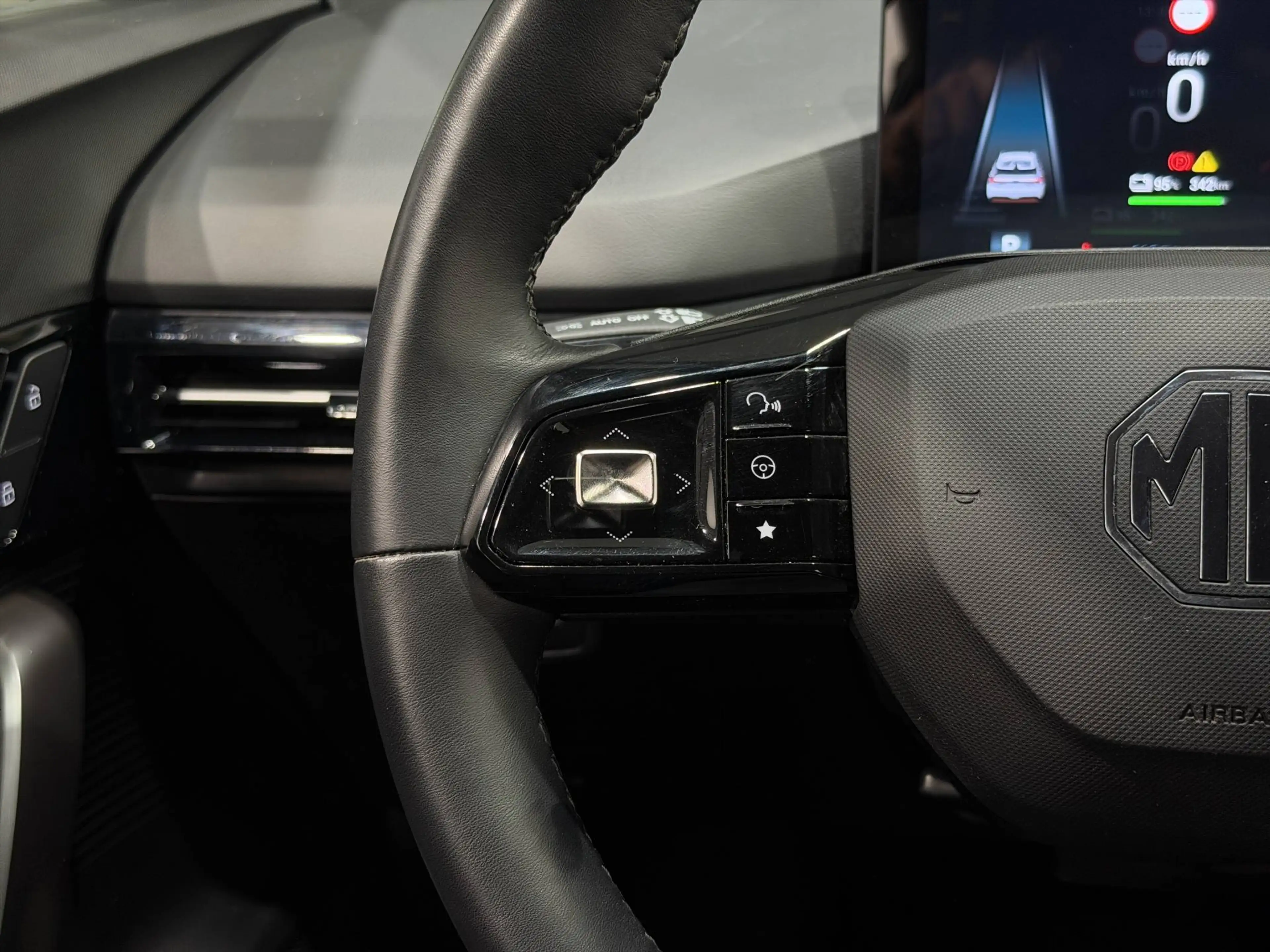 MG MG4 64 kWh COMFORT ***HEATED SEATS & WHEEL DRIVE*** — photo 15