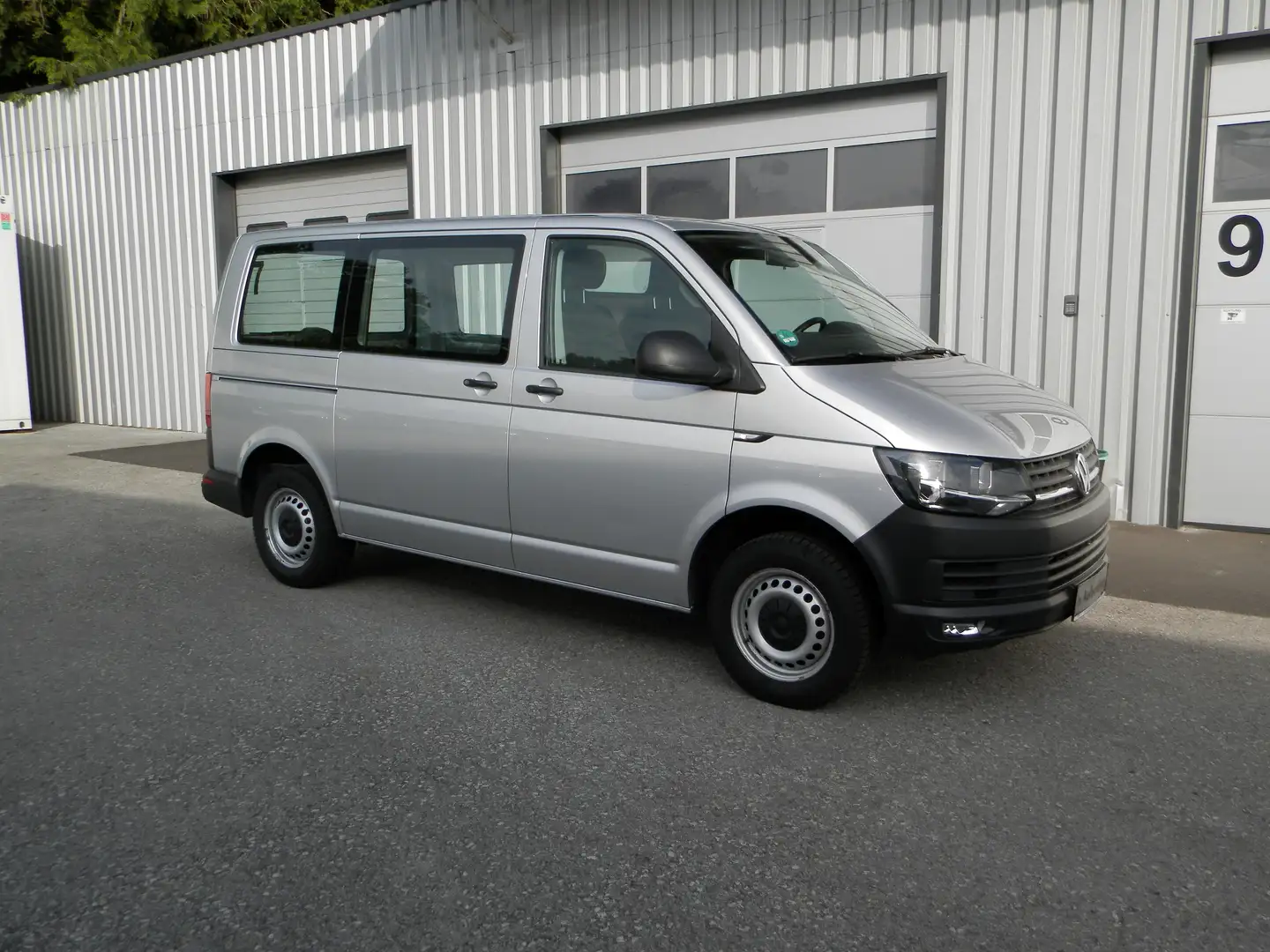 Volkswagen T6 Kombi Transporter Gris - 1