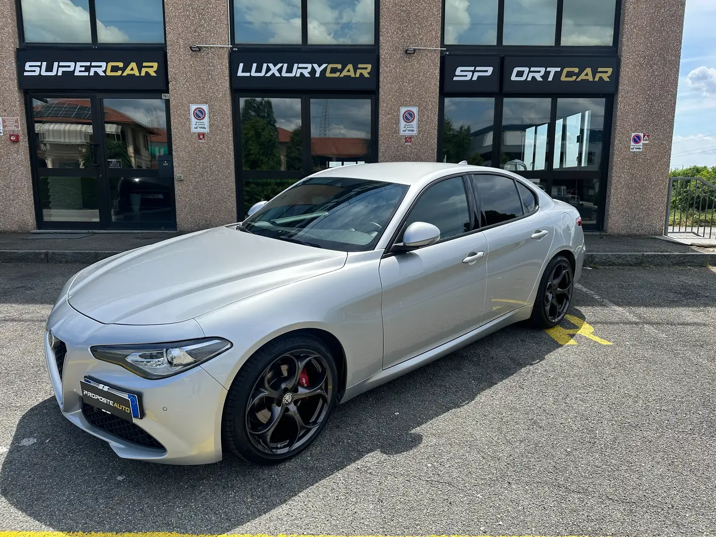 Alfa Romeo Giulia 22 TD 160 CV AT8 ROSSO EDIZIONE  CERCHI 19 Gris - 2