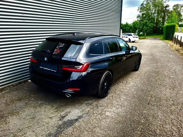 BMW 3 Series view 11