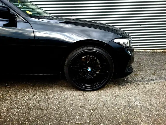 BMW 3 Series view 7