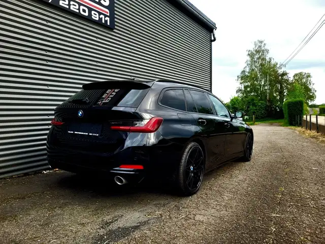 BMW 3 Series view 9