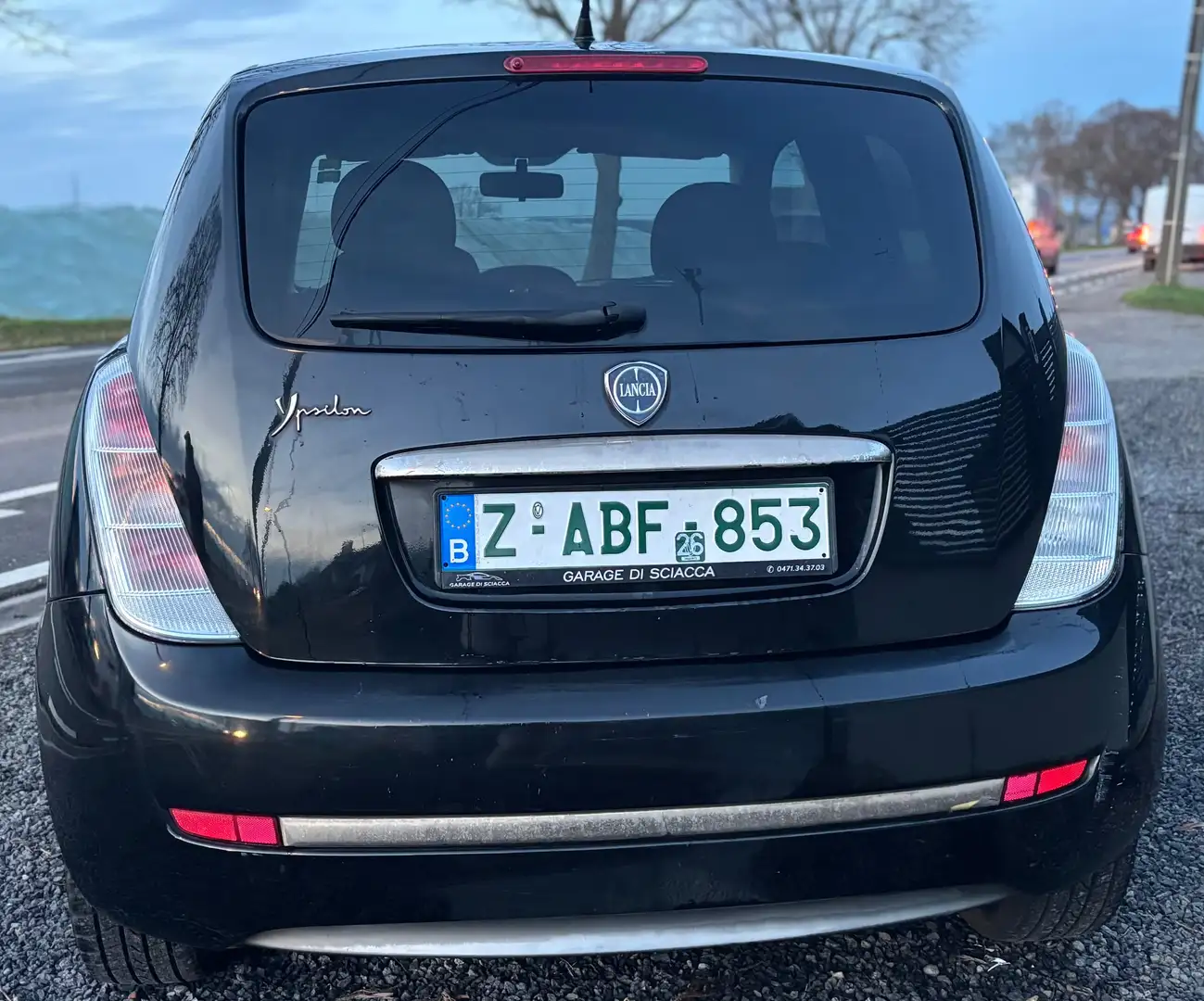 Lancia Ypsilon Ypsilon 1.4i Momo design Noir - 2