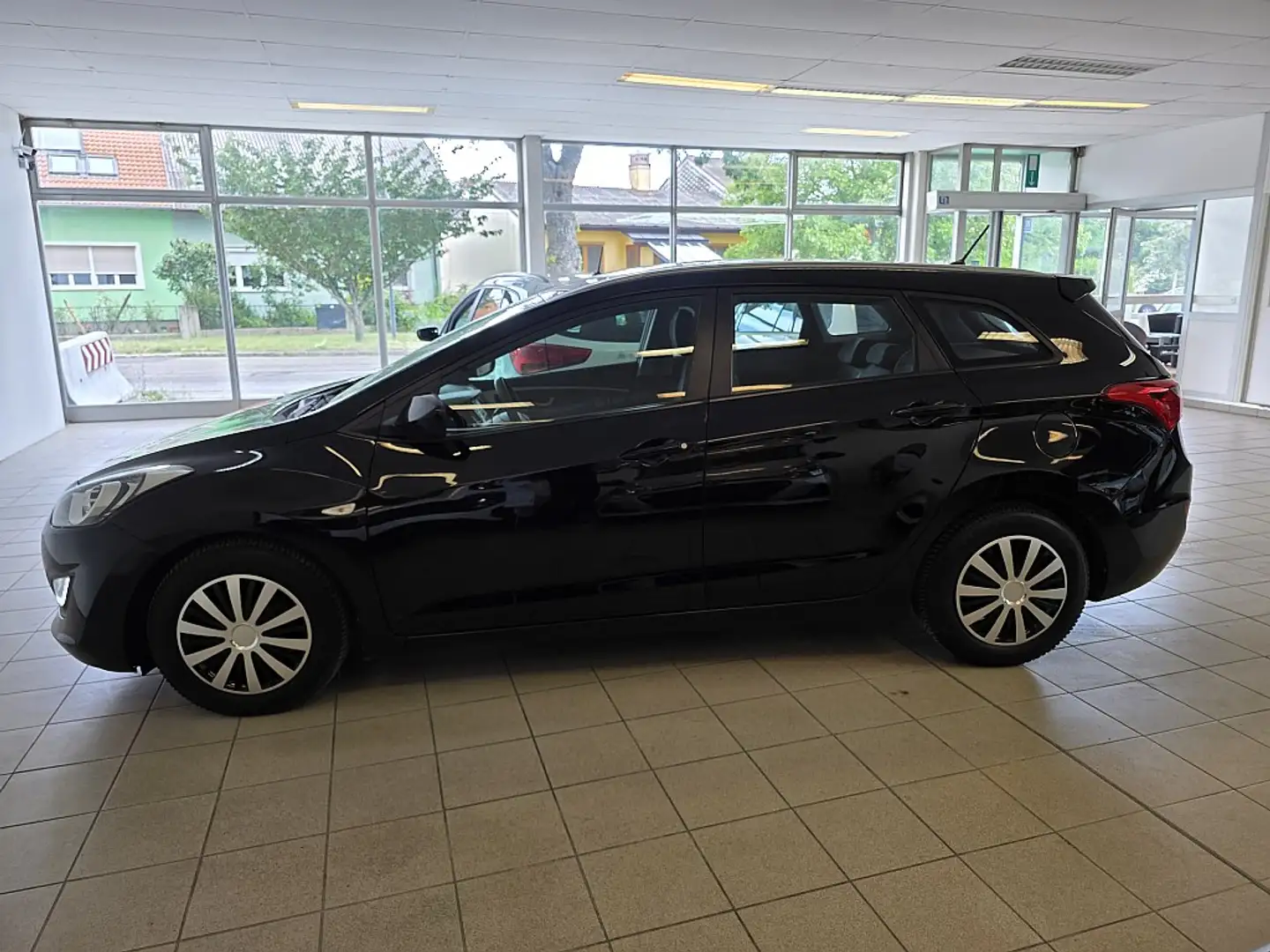 Hyundai i30 CW 1,4 CRDi Business Class Schwarz - 2