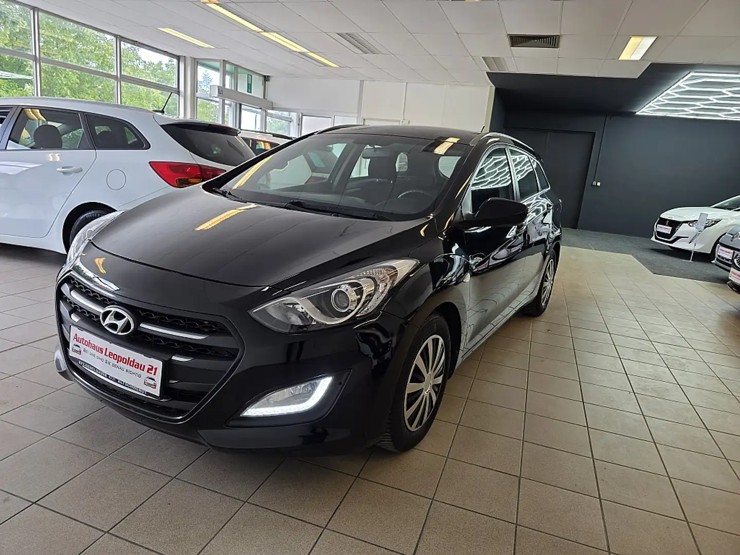 Hyundai i30 CW 1,4 CRDi Business Class Schwarz - 1