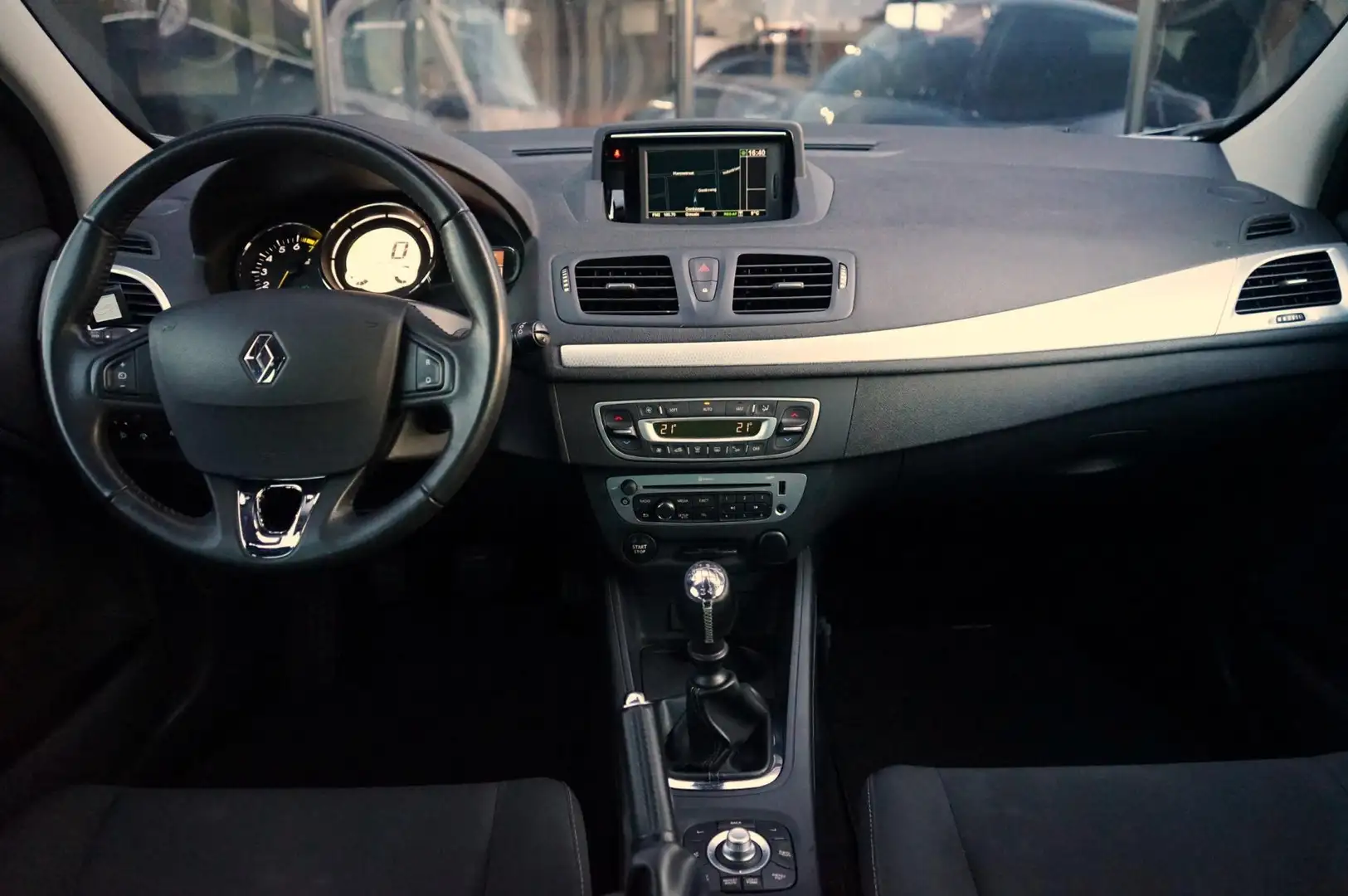 Renault Megane 1.2 TCe Collection, Navi, Clima, CC, PDC, Elek pak Grau - 2