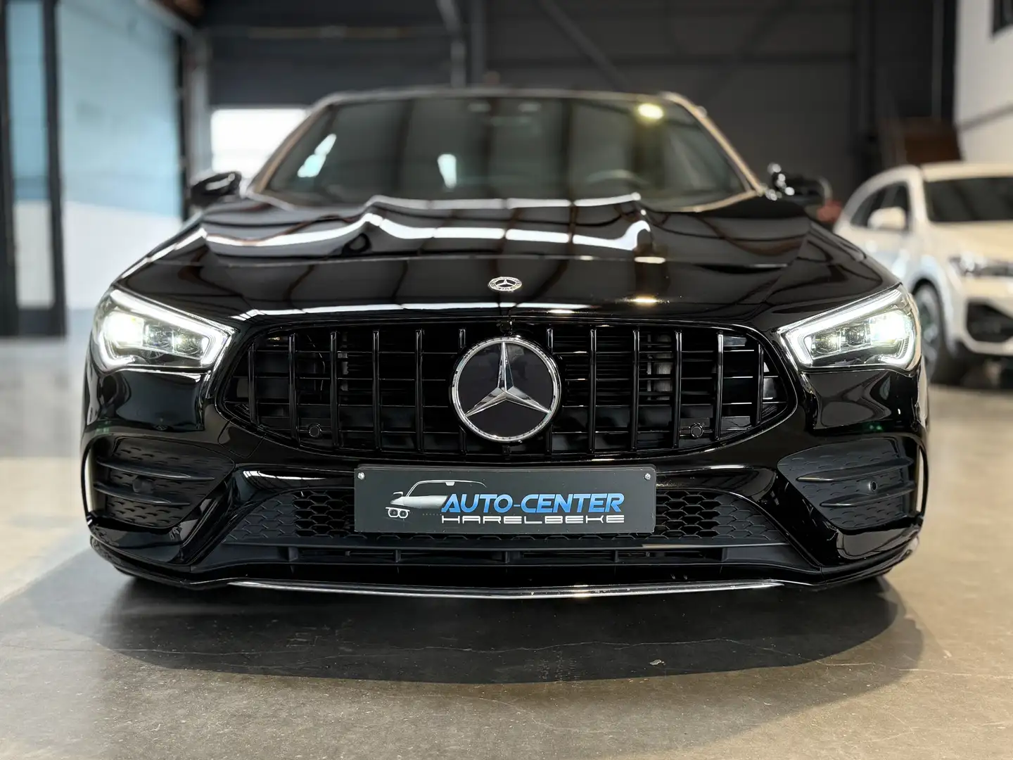 Mercedes-Benz CLA 180 AMG Line sfeerverlichting panoramisch open dak - 2