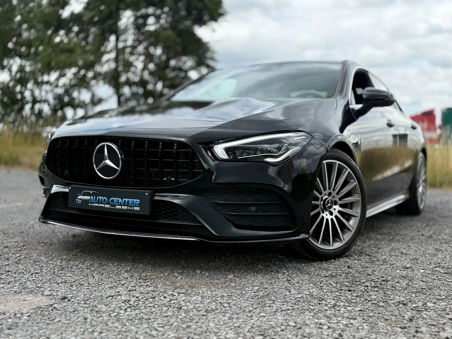Mercedes-Benz CLA 180 AMG Line sfeerverlichting panoramisch open dak - 1