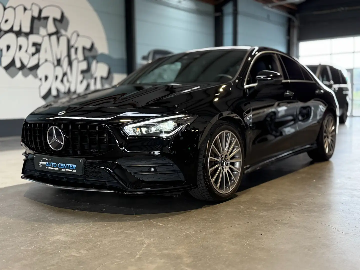 Mercedes-Benz CLA 180 AMG Line sfeerverlichting panoramisch open dak - 1