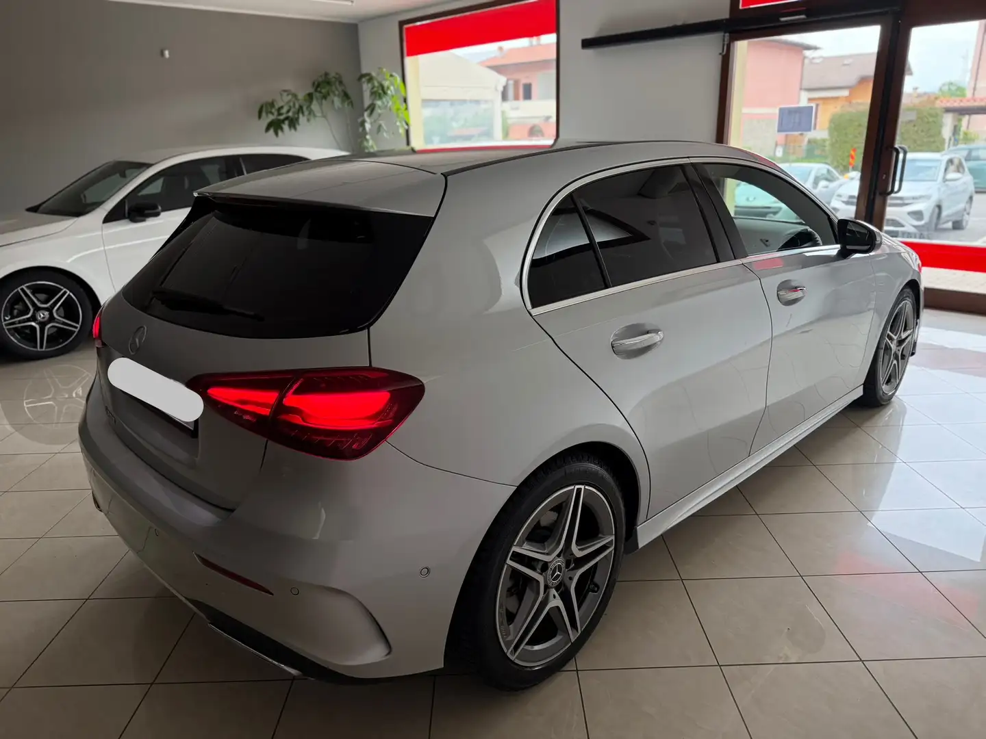 Mercedes-Benz A 200 Automatic AMG Line Premium 163Cv VetriPrivacy Argento - 2