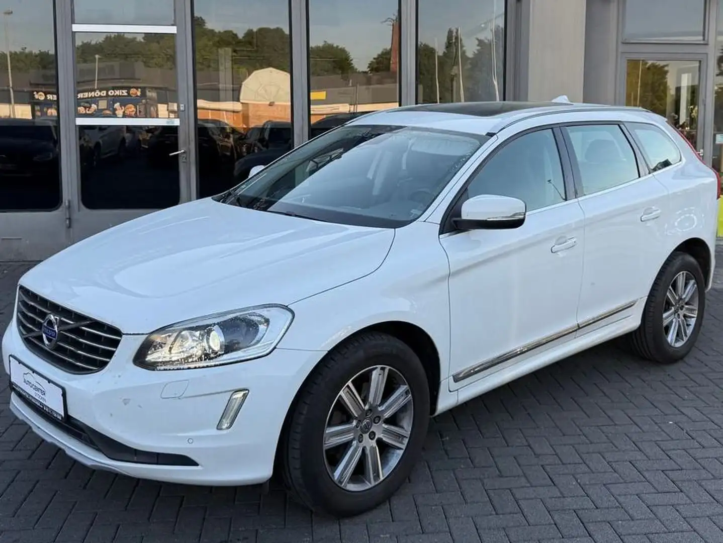 Volvo XC60 Summum LEDER NAVI XENON PANORAMA AHK AUTOMATIK Bianco - 2