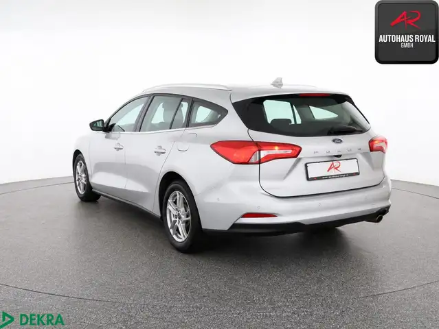 Ford Focus view 3